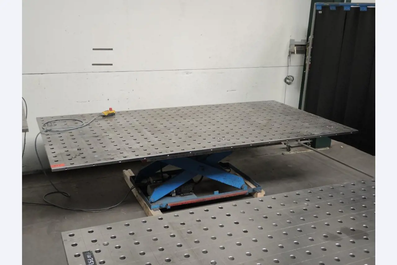 Chapas metálicas e máquinas para trabalhar metais<br><font size="2">Colaboração com Hilco Industrial Acquisitions bv</font><br><img src="/images/hil.png"><br>-1