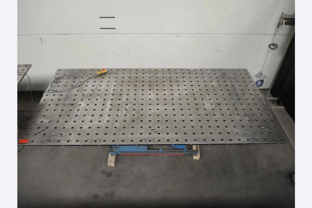 Chapas metálicas e máquinas para trabalhar metais<br><font size="2">Colaboração com Hilco Industrial Acquisitions bv</font><br><img src="/images/hil.png"><br>-2