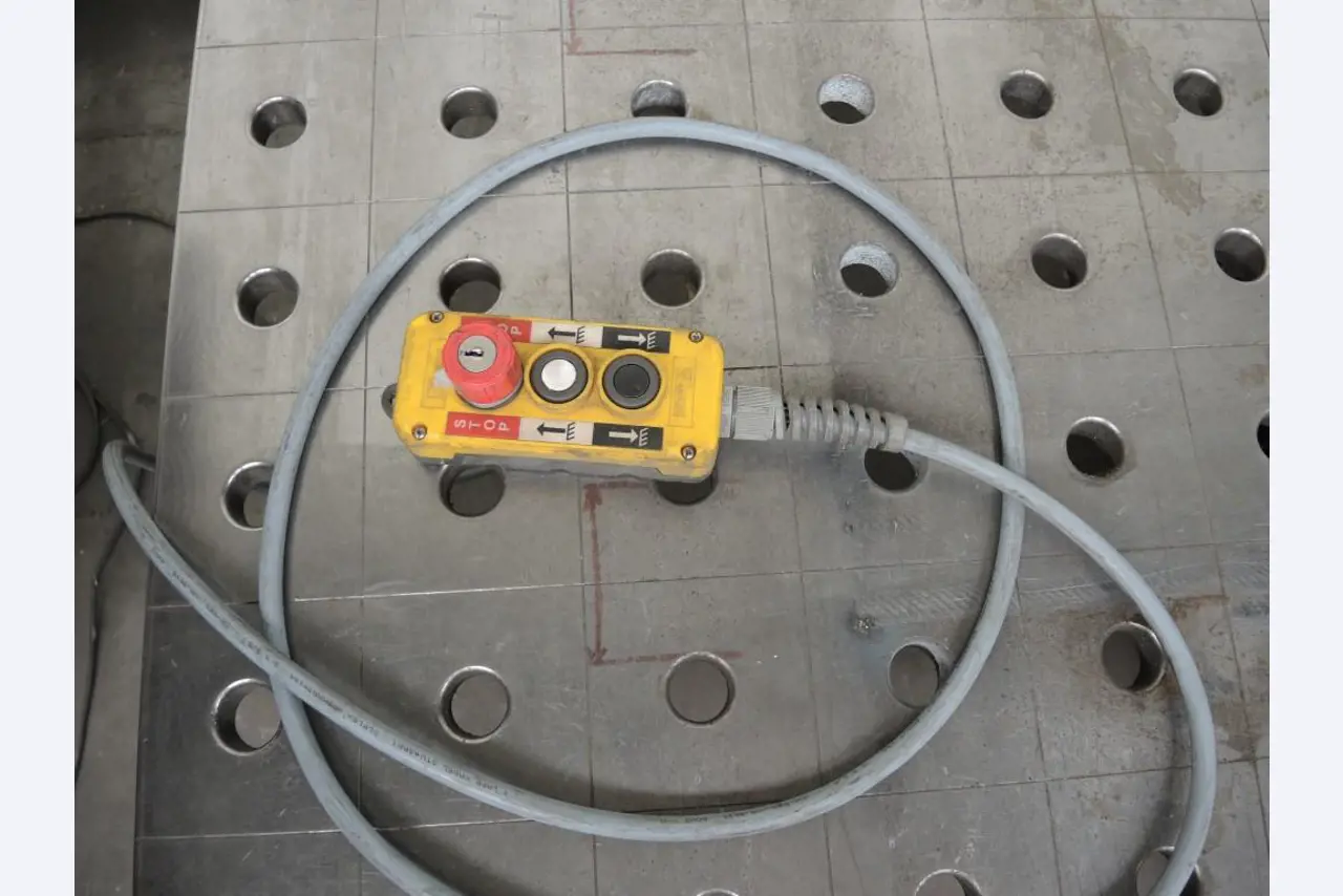 Chapas metálicas e máquinas para trabalhar metais<br><font size="2">Colaboração com Hilco Industrial Acquisitions bv</font><br><img src="/images/hil.png"><br>-3