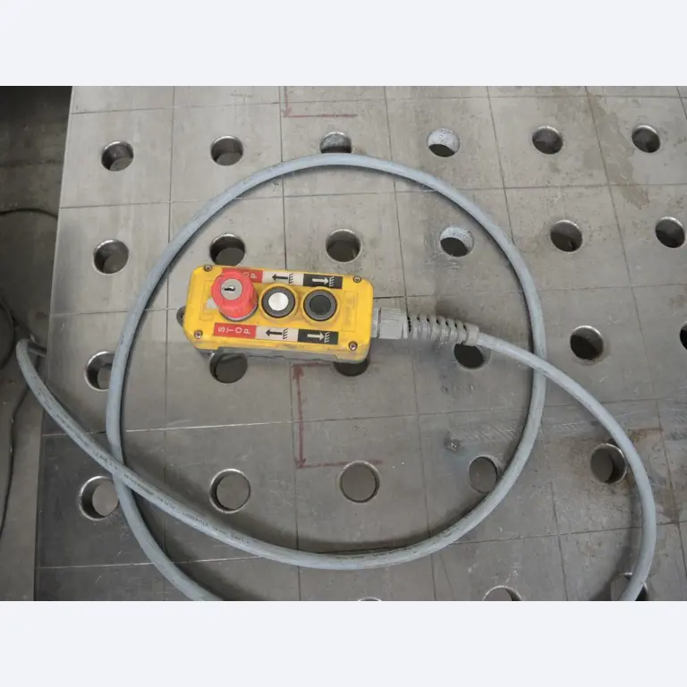 Chapas metálicas e máquinas para trabalhar metais<br><font size="2">Colaboração com Hilco Industrial Acquisitions bv</font><br><img src="/images/hil.png"><br>-3