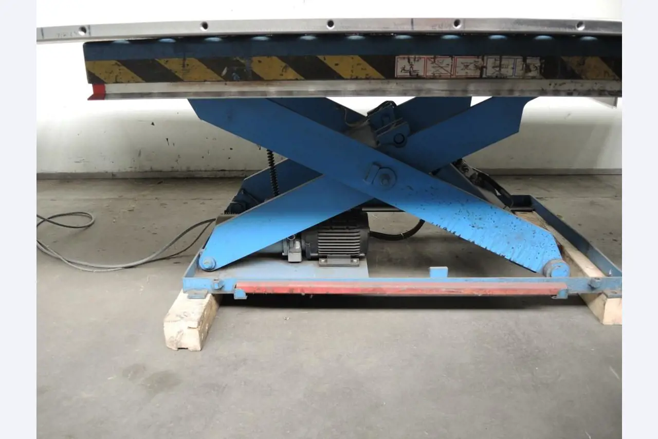 Chapas metálicas e máquinas para trabalhar metais<br><font size="2">Colaboração com Hilco Industrial Acquisitions bv</font><br><img src="/images/hil.png"><br>-4