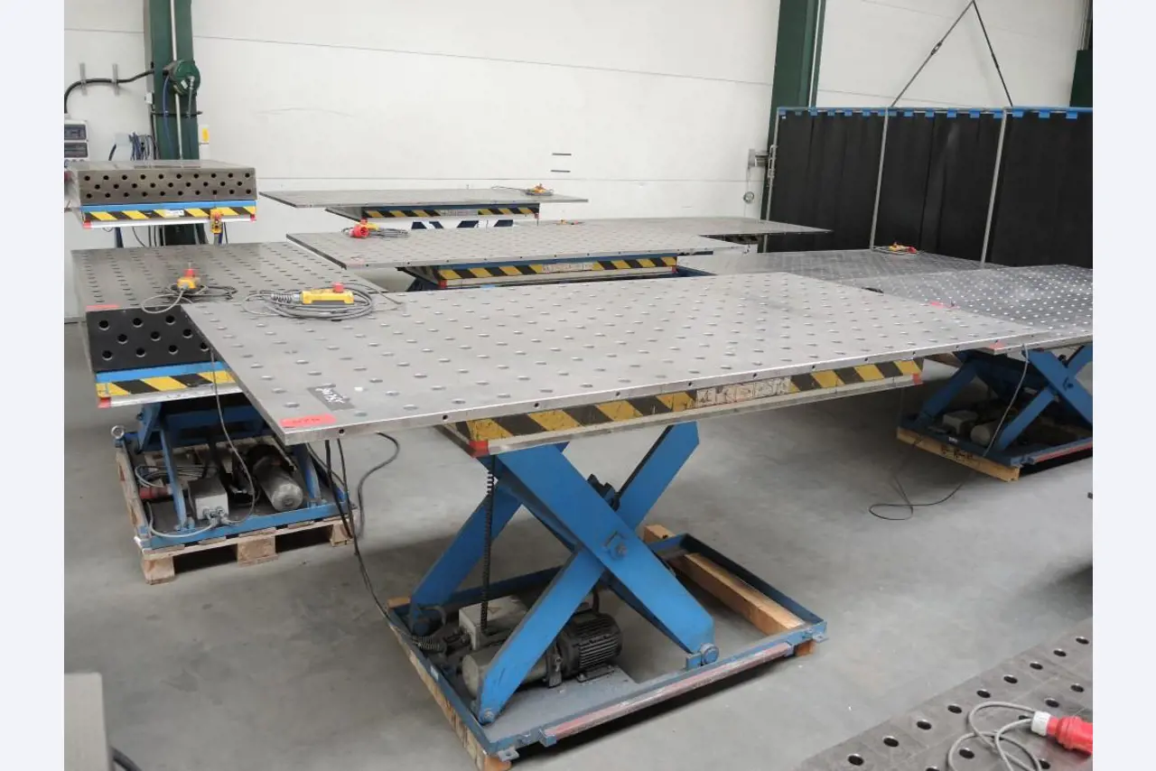 Chapas metálicas e máquinas para trabalhar metais<br><font size="2">Colaboração com Hilco Industrial Acquisitions bv</font><br><img src="/images/hil.png"><br>-1