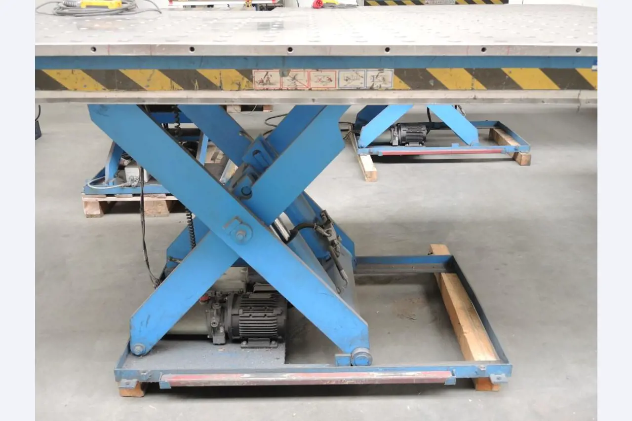 Chapas metálicas e máquinas para trabalhar metais<br><font size="2">Colaboração com Hilco Industrial Acquisitions bv</font><br><img src="/images/hil.png"><br>-3