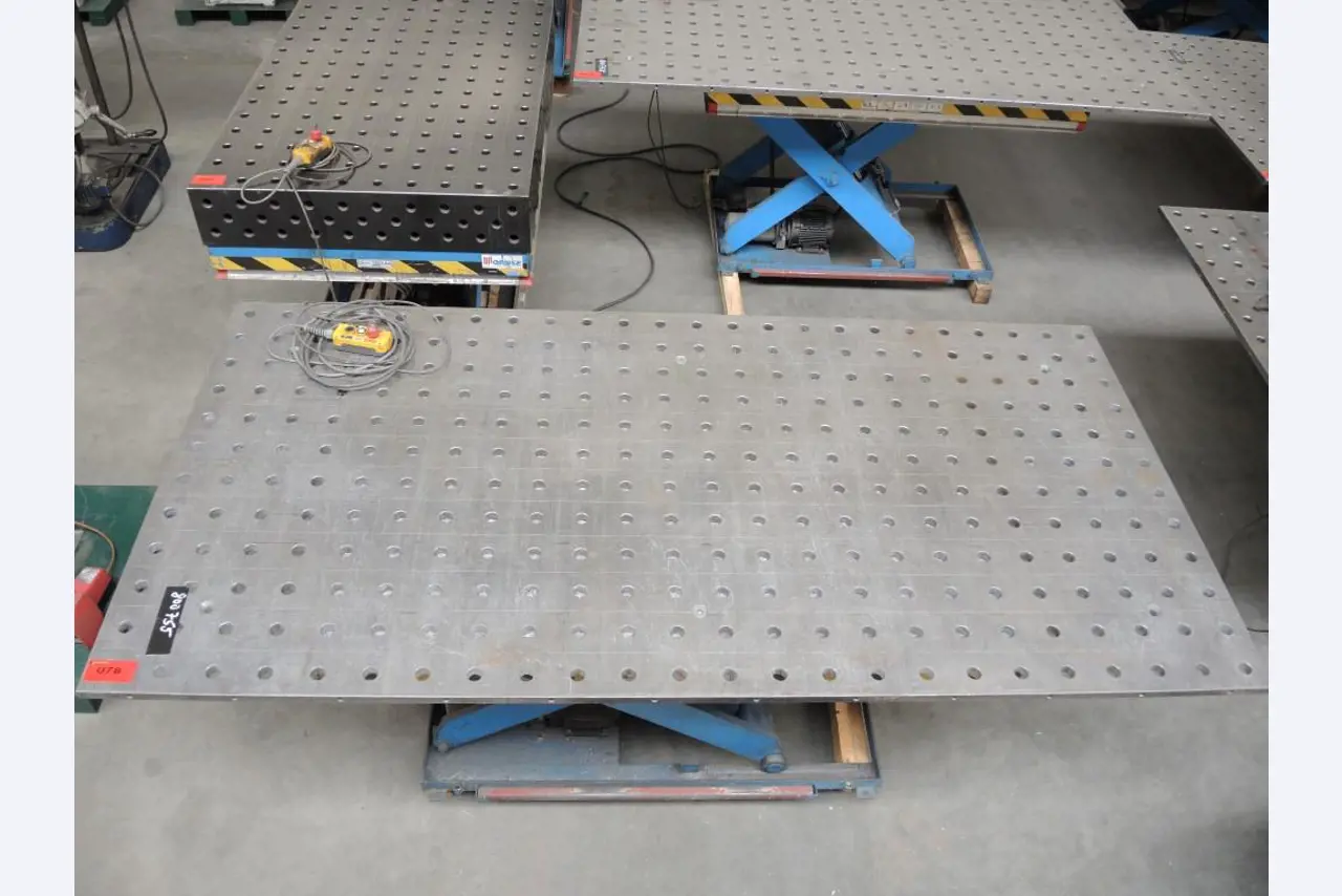 Chapas metálicas e máquinas para trabalhar metais<br><font size="2">Colaboração com Hilco Industrial Acquisitions bv</font><br><img src="/images/hil.png"><br>-5