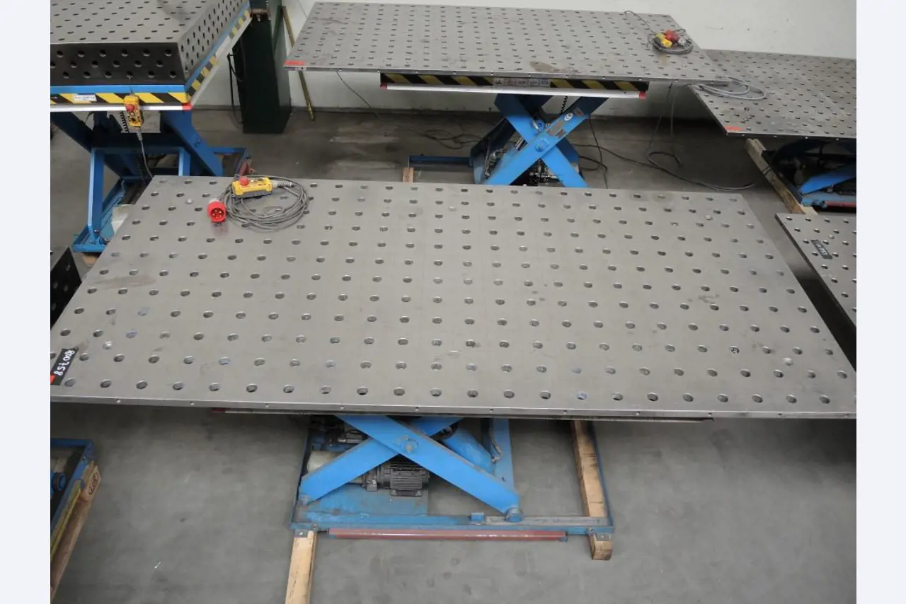 Chapas metálicas e máquinas para trabalhar metais<br><font size="2">Colaboração com Hilco Industrial Acquisitions bv</font><br><img src="/images/hil.png"><br>-2