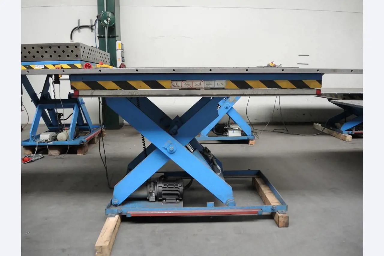 Chapas metálicas e máquinas para trabalhar metais<br><font size="2">Colaboração com Hilco Industrial Acquisitions bv</font><br><img src="/images/hil.png"><br>-3