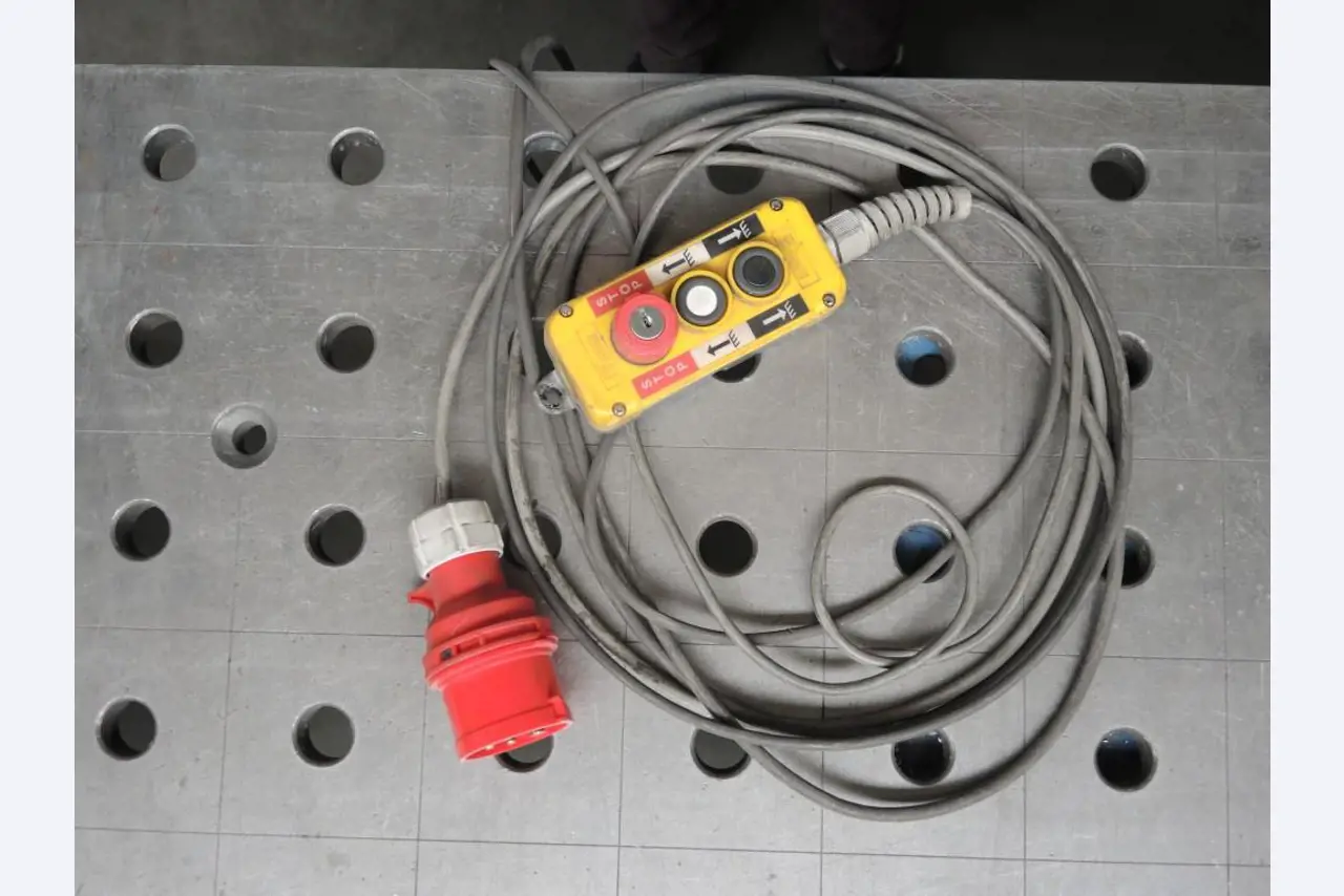 Chapas metálicas e máquinas para trabalhar metais<br><font size="2">Colaboração com Hilco Industrial Acquisitions bv</font><br><img src="/images/hil.png"><br>-5