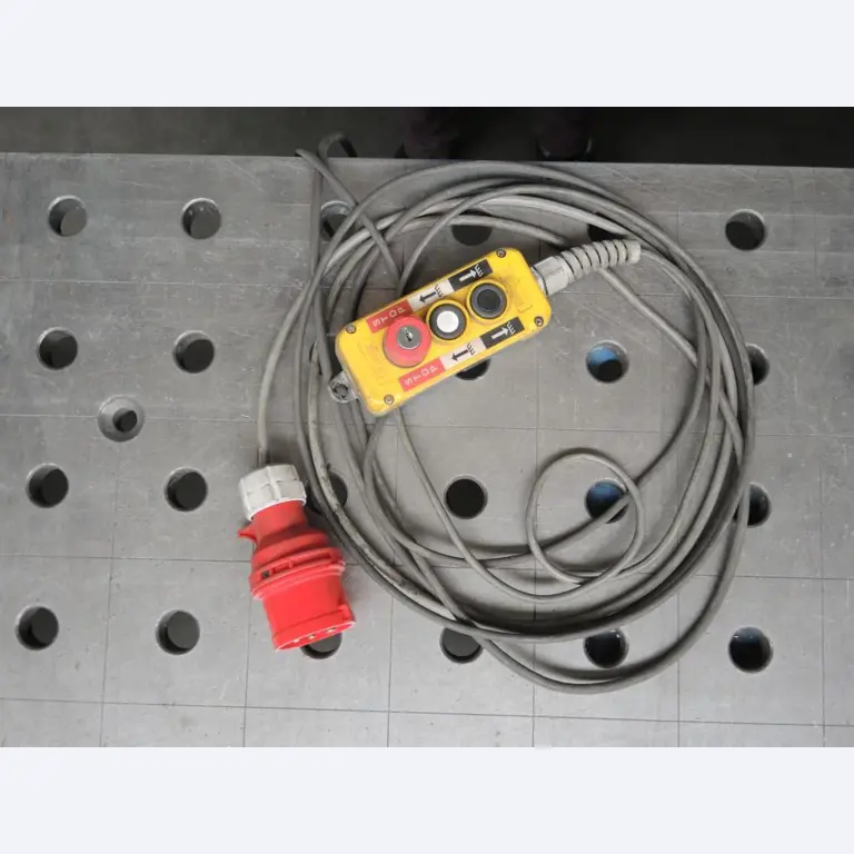 Chapas metálicas e máquinas para trabalhar metais<br><font size="2">Colaboração com Hilco Industrial Acquisitions bv</font><br><img src="/images/hil.png"><br>-5