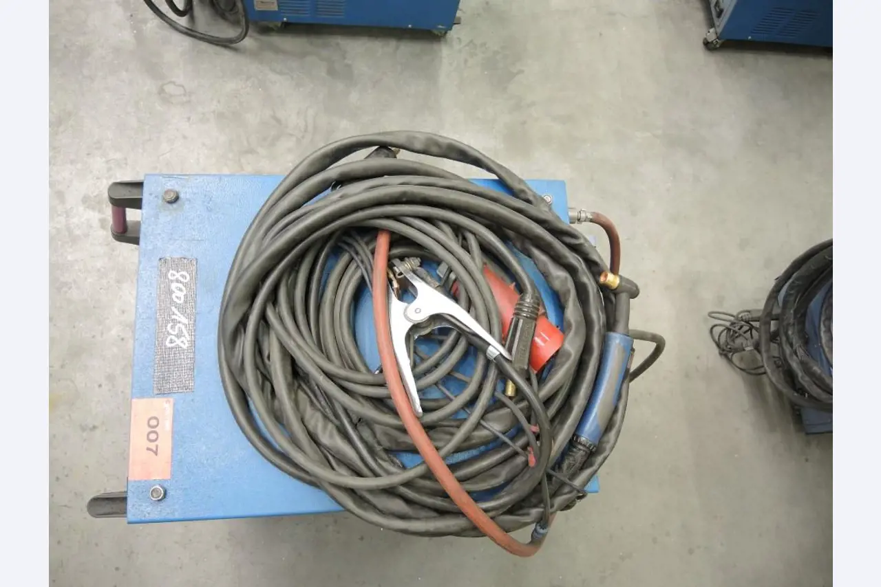 Machines pour le travail de la tôle et des métaux<br><font size="2">Collaboration avec Hilco Industrial Acquisitions bv</font><br><img src="/images/hil.png"><br>-4