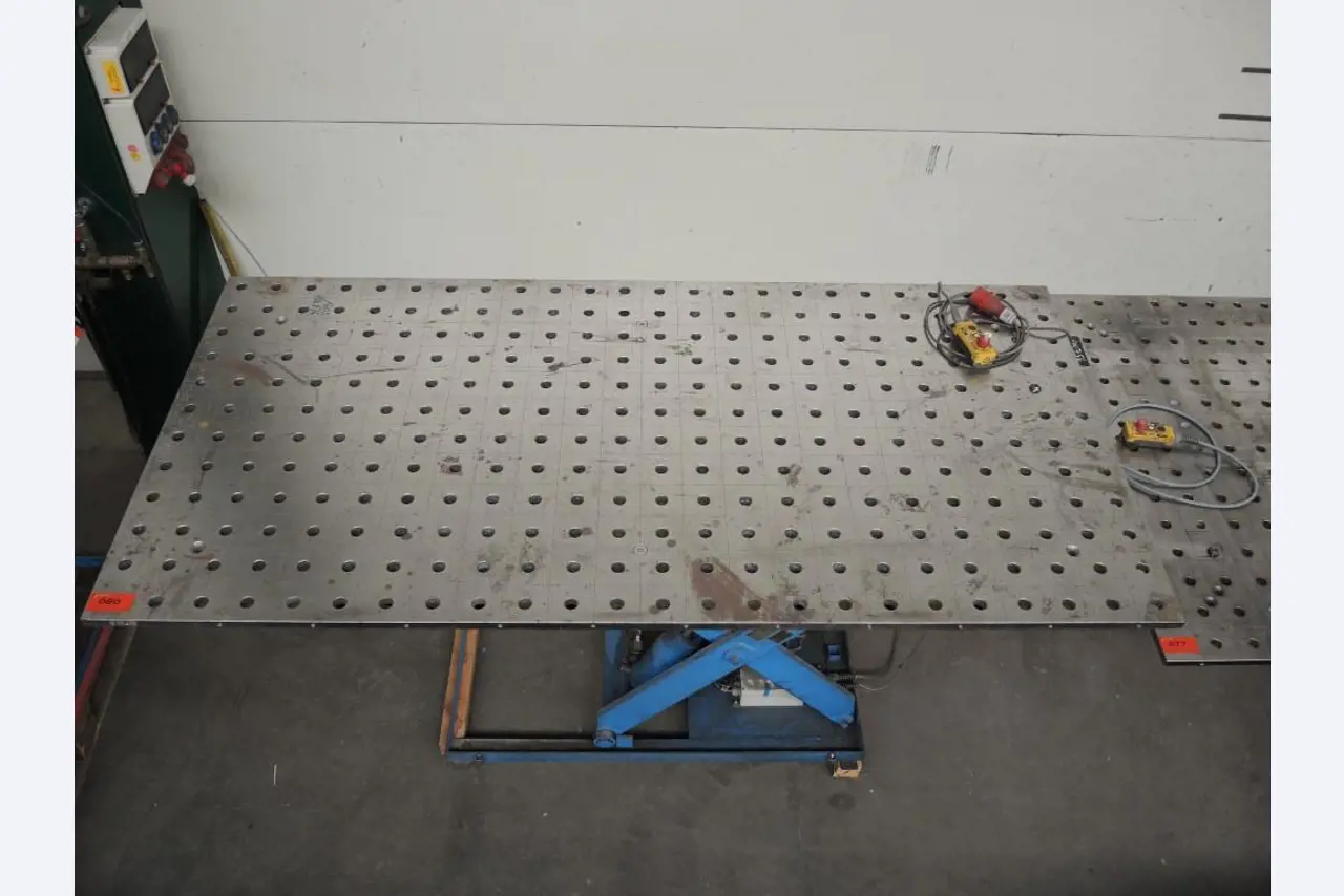 Chapas metálicas e máquinas para trabalhar metais<br><font size="2">Colaboração com Hilco Industrial Acquisitions bv</font><br><img src="/images/hil.png"><br>-2