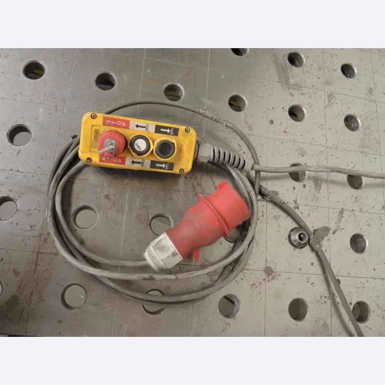 Chapas metálicas e máquinas para trabalhar metais<br><font size="2">Colaboração com Hilco Industrial Acquisitions bv</font><br><img src="/images/hil.png"><br>-5