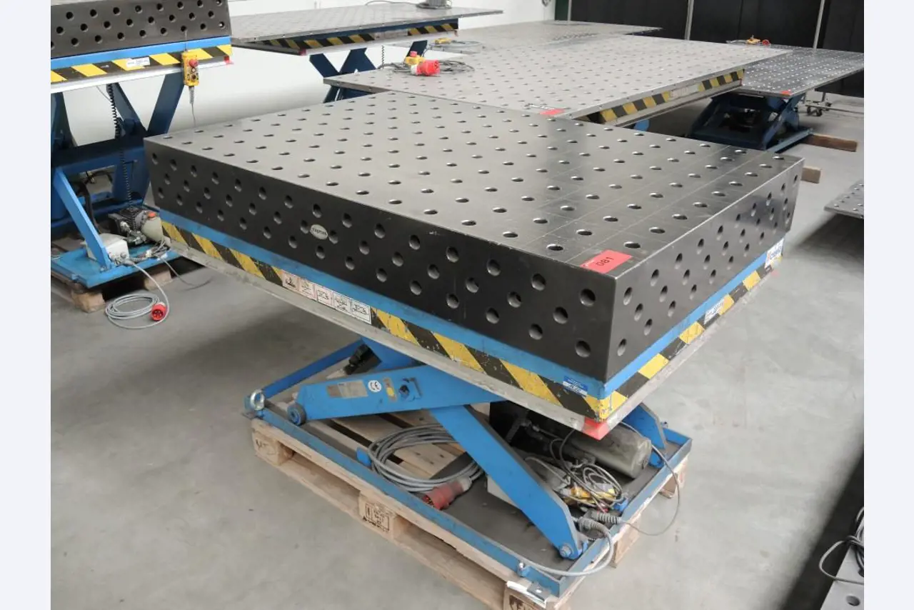 Chapas metálicas e máquinas para trabalhar metais<br><font size="2">Colaboração com Hilco Industrial Acquisitions bv</font><br><img src="/images/hil.png"><br>-1