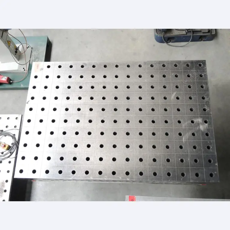 Chapas metálicas e máquinas para trabalhar metais<br><font size="2">Colaboração com Hilco Industrial Acquisitions bv</font><br><img src="/images/hil.png"><br>-3