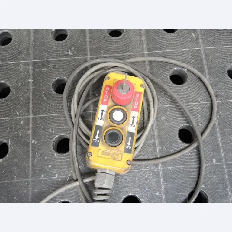 Chapas metálicas e máquinas para trabalhar metais<br><font size="2">Colaboração com Hilco Industrial Acquisitions bv</font><br><img src="/images/hil.png"><br>-4