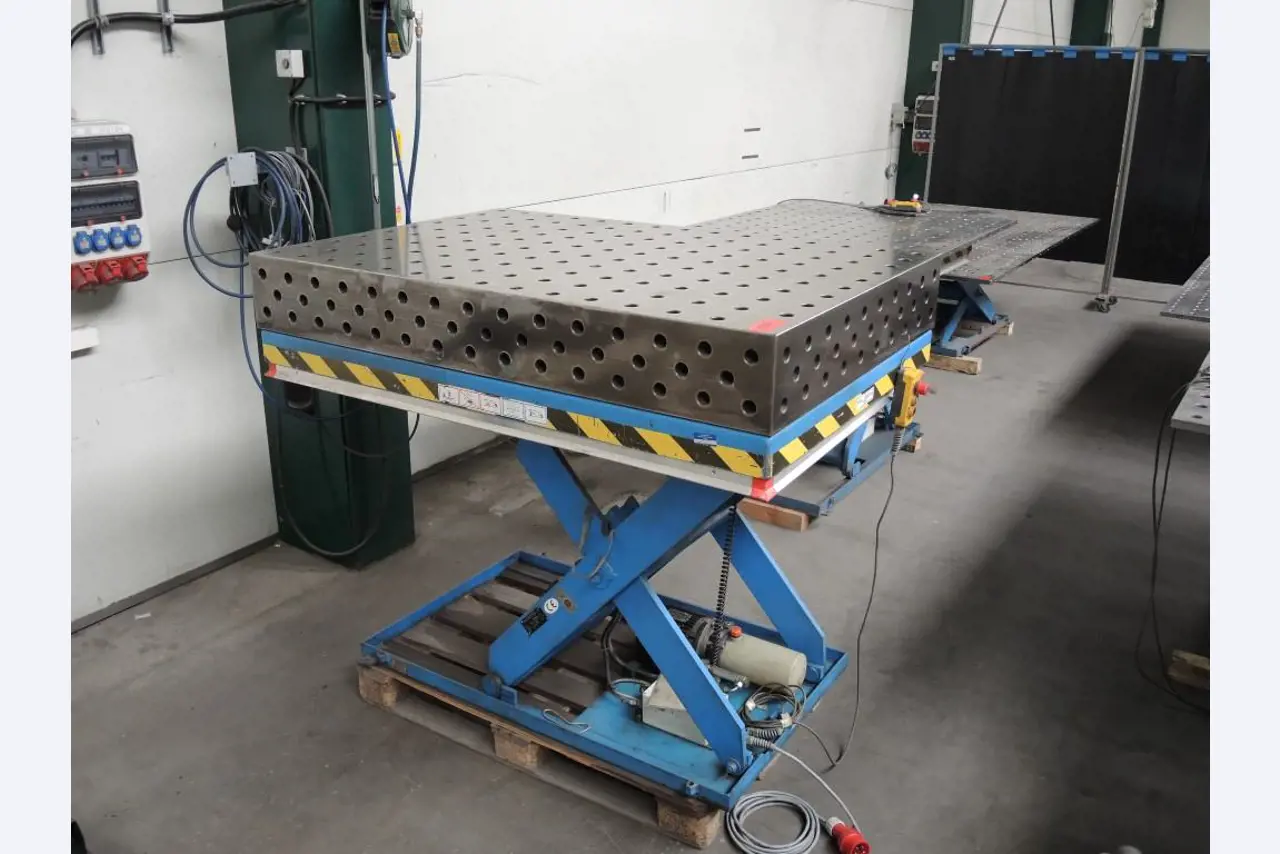 Chapas metálicas e máquinas para trabalhar metais<br><font size="2">Colaboração com Hilco Industrial Acquisitions bv</font><br><img src="/images/hil.png"><br>-1