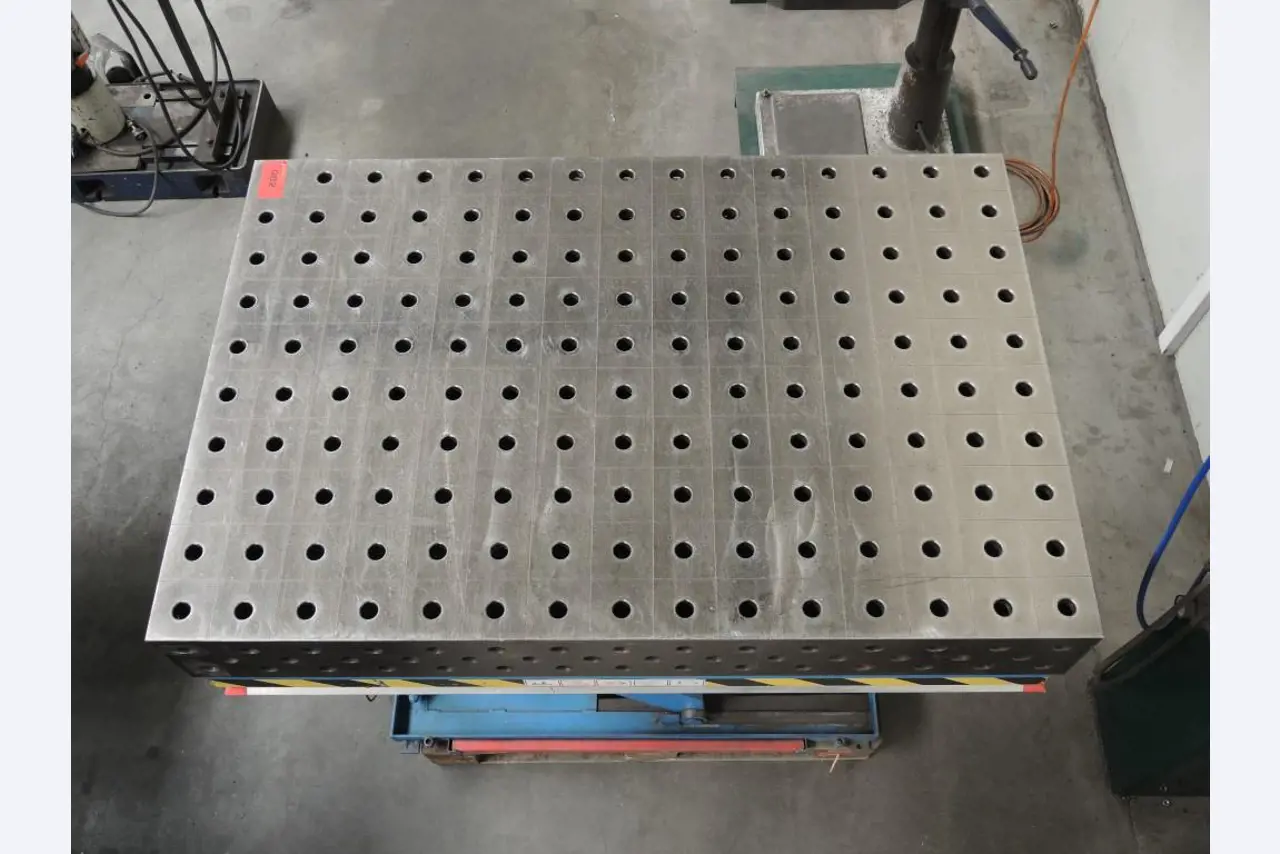 Chapas metálicas e máquinas para trabalhar metais<br><font size="2">Colaboração com Hilco Industrial Acquisitions bv</font><br><img src="/images/hil.png"><br>-3