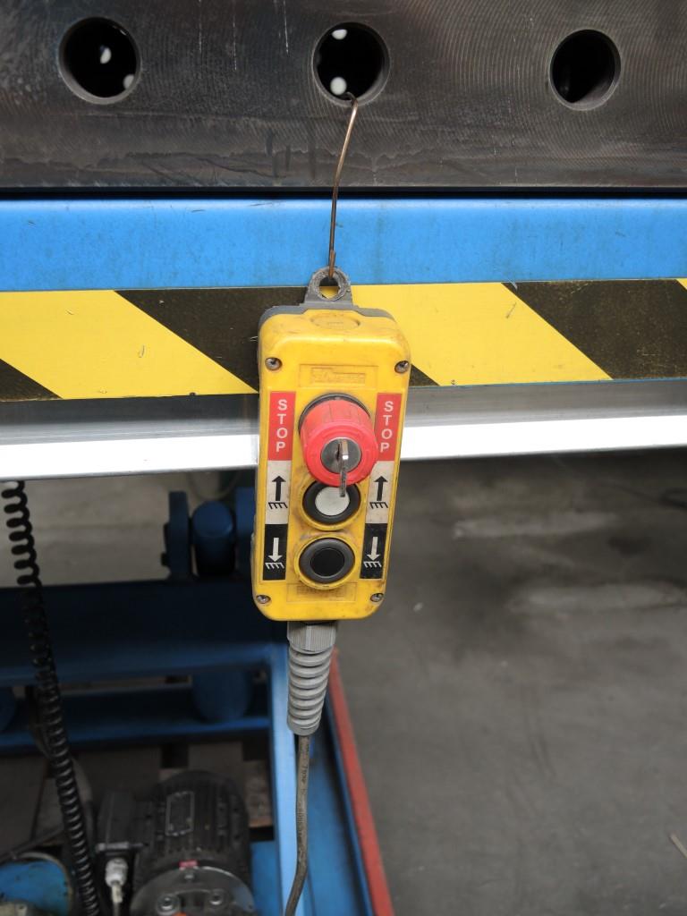 Machines pour le travail de la tôle et des métaux<br><font size="2">Collaboration avec Hilco Industrial Acquisitions bv</font><br><img src="/images/hil.png"><br>-4