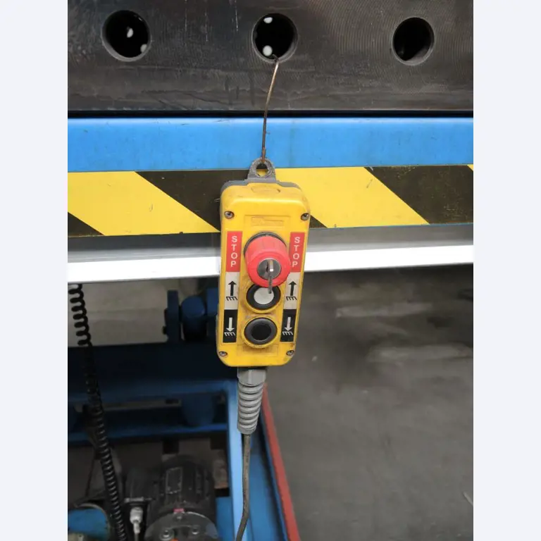 Chapas metálicas e máquinas para trabalhar metais<br><font size="2">Colaboração com Hilco Industrial Acquisitions bv</font><br><img src="/images/hil.png"><br>-4