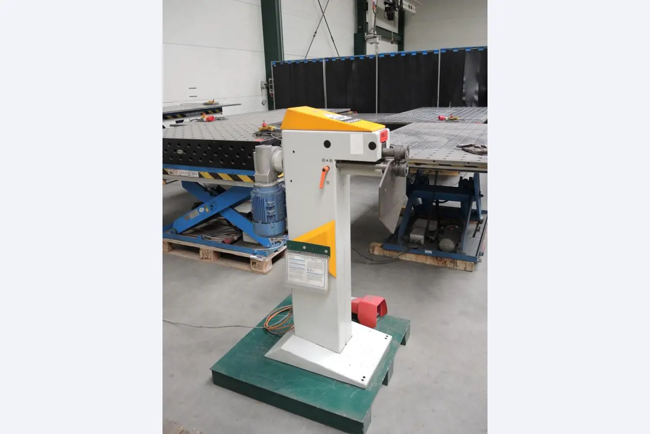 Chapas metálicas e máquinas para trabalhar metais<br><font size="2">Colaboração com Hilco Industrial Acquisitions bv</font><br><img src="/images/hil.png"><br>-2