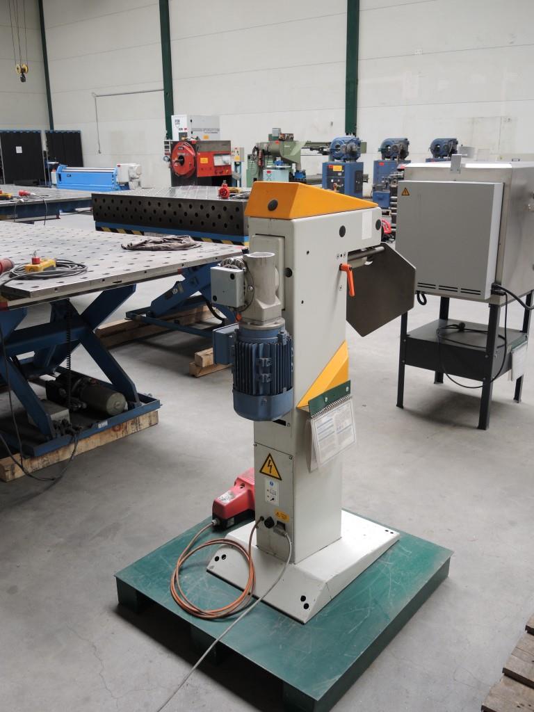 Machines pour le travail de la tôle et des métaux<br><font size="2">Collaboration avec Hilco Industrial Acquisitions bv</font><br><img src="/images/hil.png"><br>-3