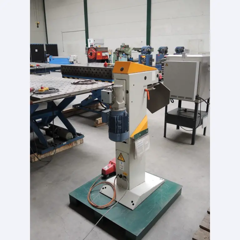 Chapas metálicas e máquinas para trabalhar metais<br><font size="2">Colaboração com Hilco Industrial Acquisitions bv</font><br><img src="/images/hil.png"><br>-3