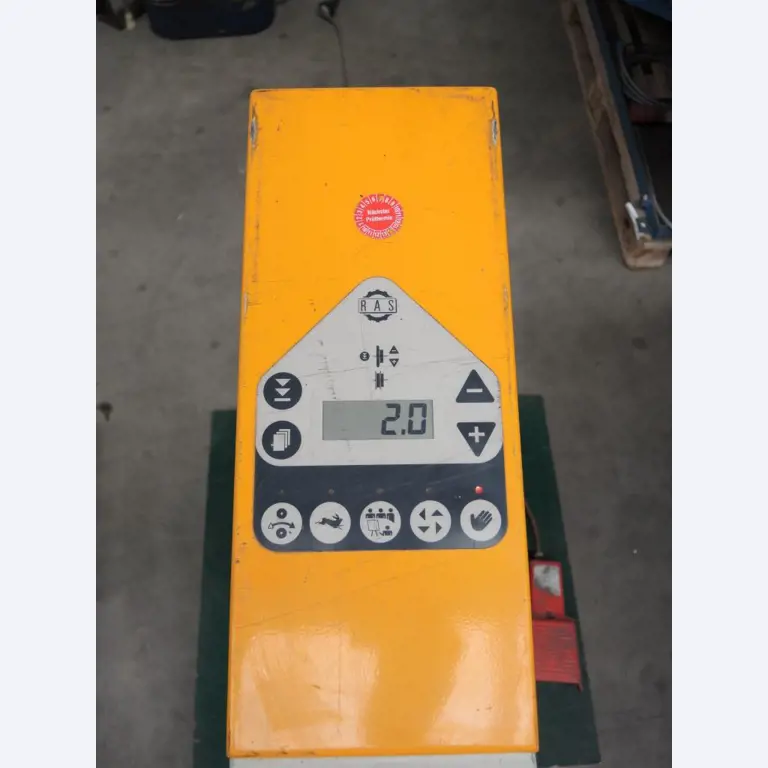 Chapas metálicas e máquinas para trabalhar metais<br><font size="2">Colaboração com Hilco Industrial Acquisitions bv</font><br><img src="/images/hil.png"><br>-5