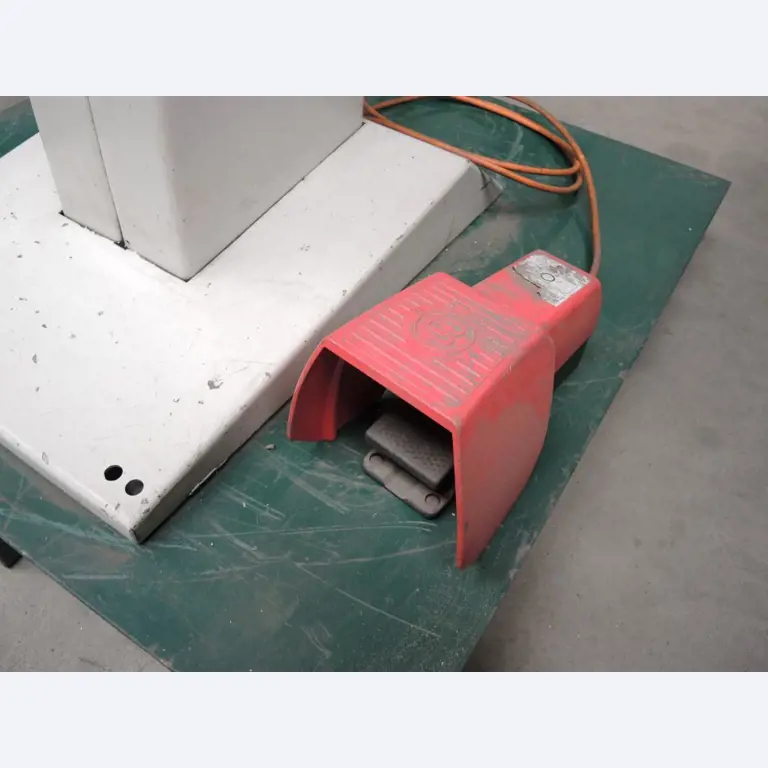 Chapas metálicas e máquinas para trabalhar metais<br><font size="2">Colaboração com Hilco Industrial Acquisitions bv</font><br><img src="/images/hil.png"><br>-6