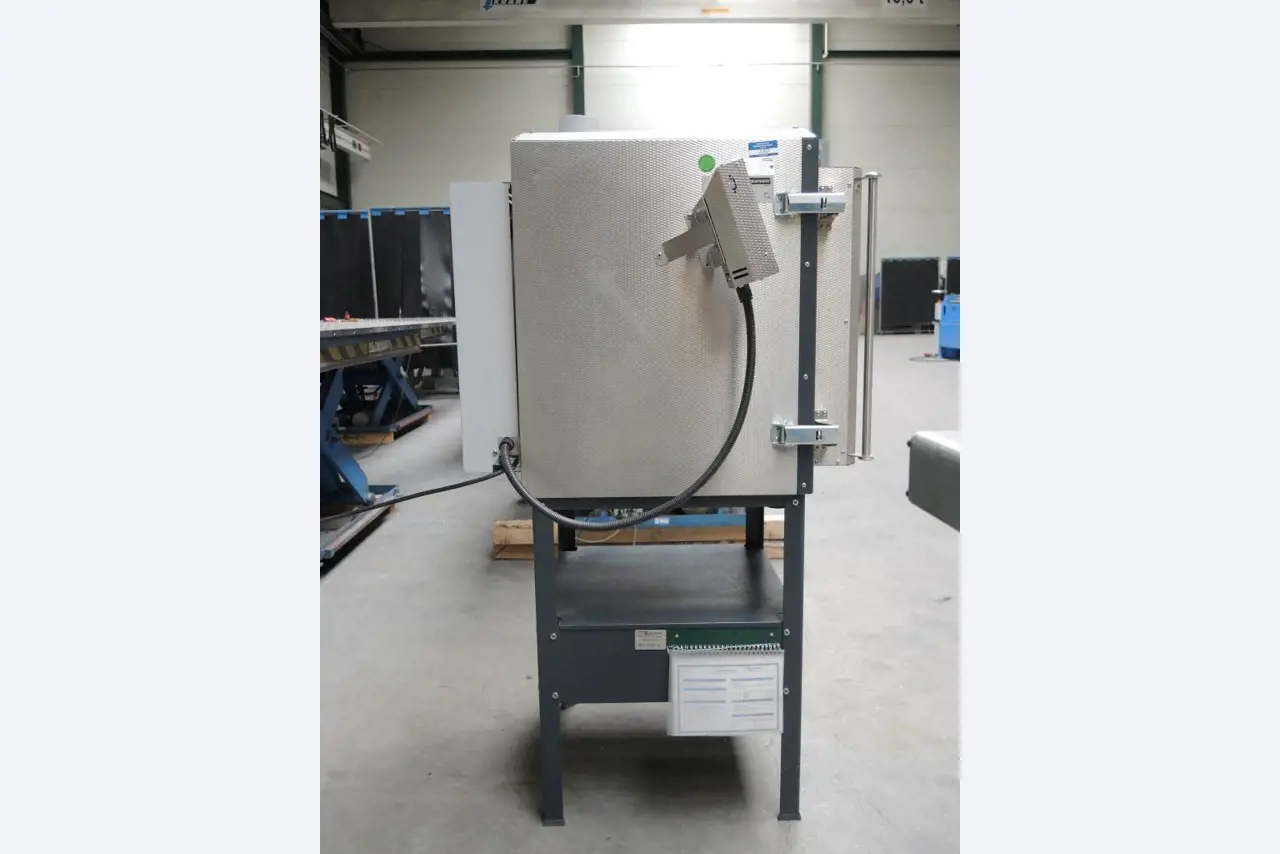 Chapas metálicas e máquinas para trabalhar metais<br><font size="2">Colaboração com Hilco Industrial Acquisitions bv</font><br><img src="/images/hil.png"><br>-4