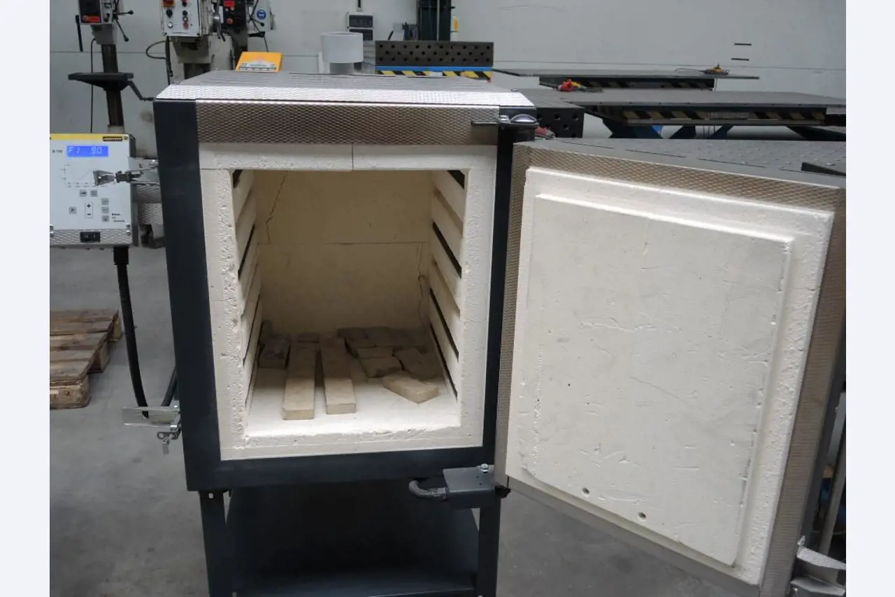 Chapas metálicas e máquinas para trabalhar metais<br><font size="2">Colaboração com Hilco Industrial Acquisitions bv</font><br><img src="/images/hil.png"><br>-5