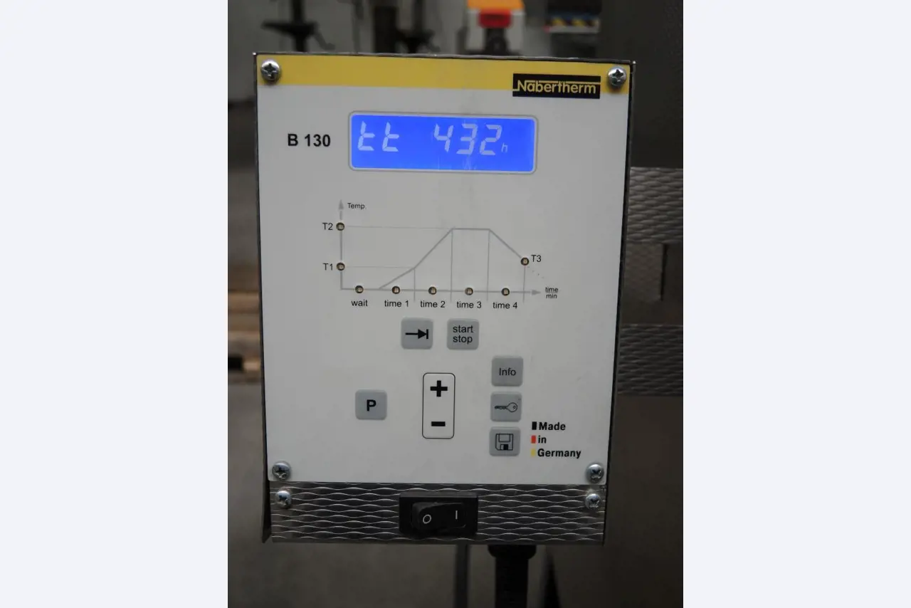 Chapas metálicas e máquinas para trabalhar metais<br><font size="2">Colaboração com Hilco Industrial Acquisitions bv</font><br><img src="/images/hil.png"><br>-6