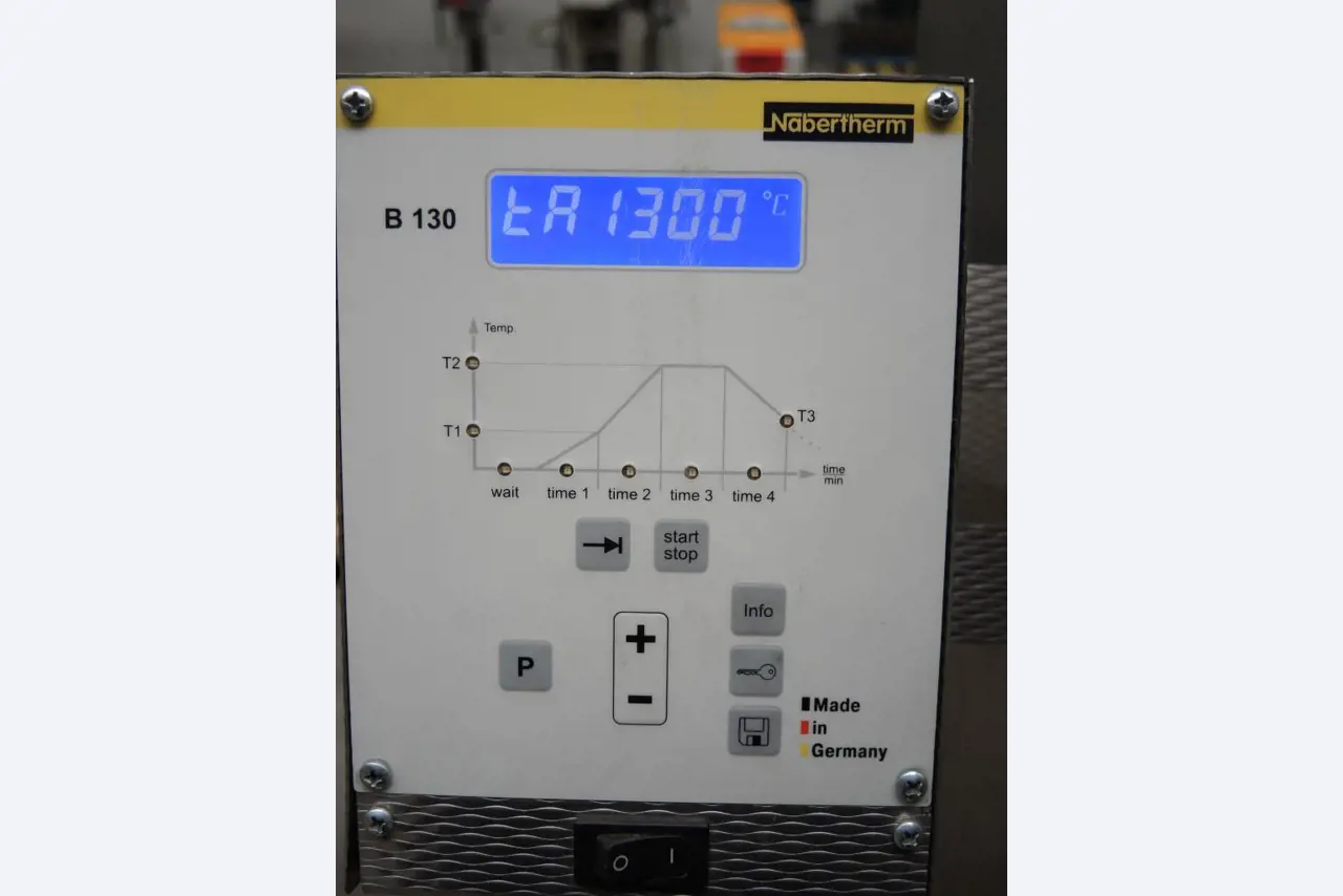Chapas metálicas e máquinas para trabalhar metais<br><font size="2">Colaboração com Hilco Industrial Acquisitions bv</font><br><img src="/images/hil.png"><br>-7