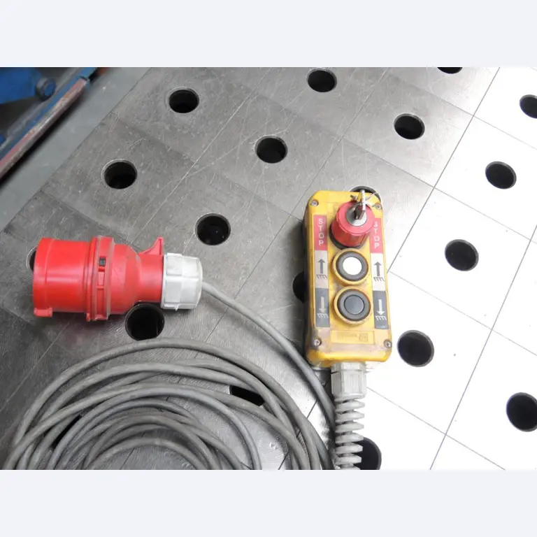 Chapas metálicas e máquinas para trabalhar metais<br><font size="2">Colaboração com Hilco Industrial Acquisitions bv</font><br><img src="/images/hil.png"><br>-6