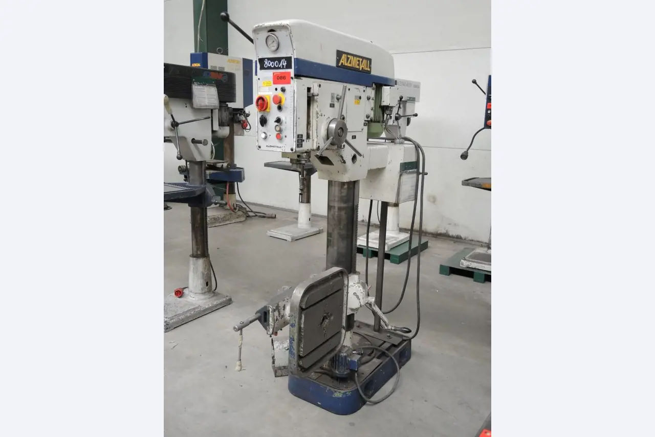 Chapas metálicas e máquinas para trabalhar metais<br><font size="2">Colaboração com Hilco Industrial Acquisitions bv</font><br><img src="/images/hil.png"><br>-1