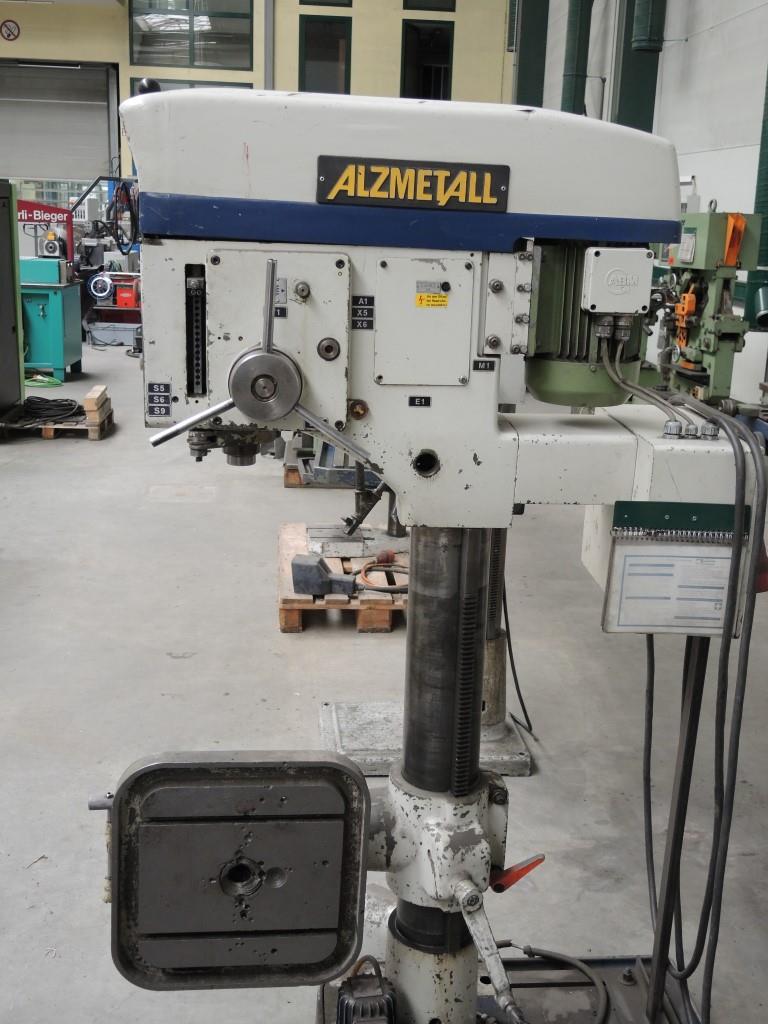 Chapas metálicas e máquinas para trabalhar metais<br><font size="2">Colaboração com Hilco Industrial Acquisitions bv</font><br><img src="/images/hil.png"><br>-4