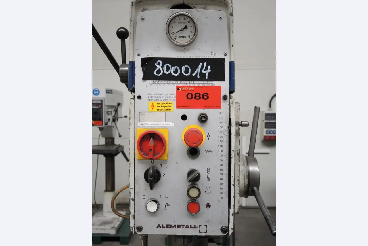 Chapas metálicas e máquinas para trabalhar metais<br><font size="2">Colaboração com Hilco Industrial Acquisitions bv</font><br><img src="/images/hil.png"><br>-6