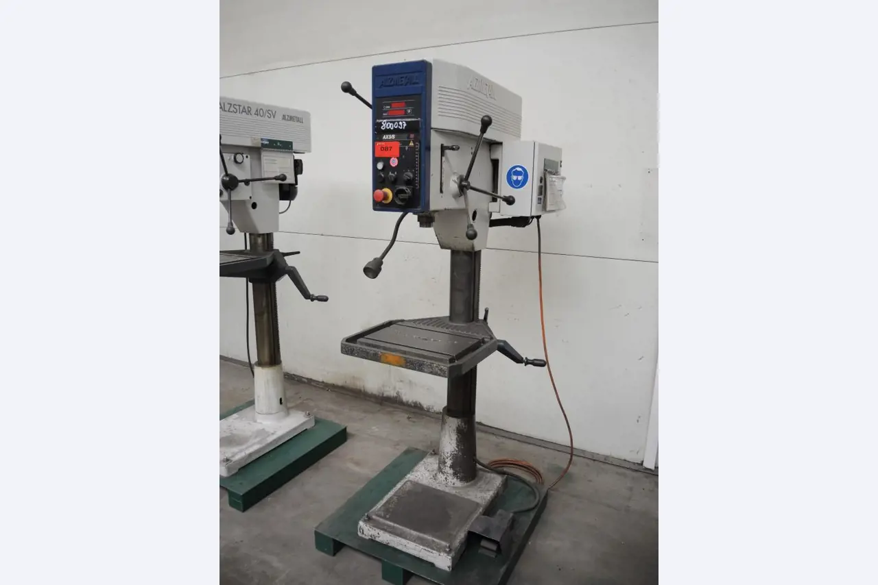 Chapas metálicas e máquinas para trabalhar metais<br><font size="2">Colaboração com Hilco Industrial Acquisitions bv</font><br><img src="/images/hil.png"><br>-1