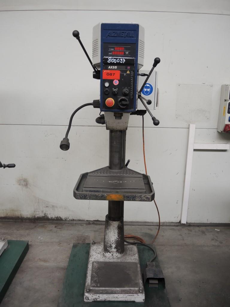 Chapas metálicas e máquinas para trabalhar metais<br><font size="2">Colaboração com Hilco Industrial Acquisitions bv</font><br><img src="/images/hil.png"><br>-2