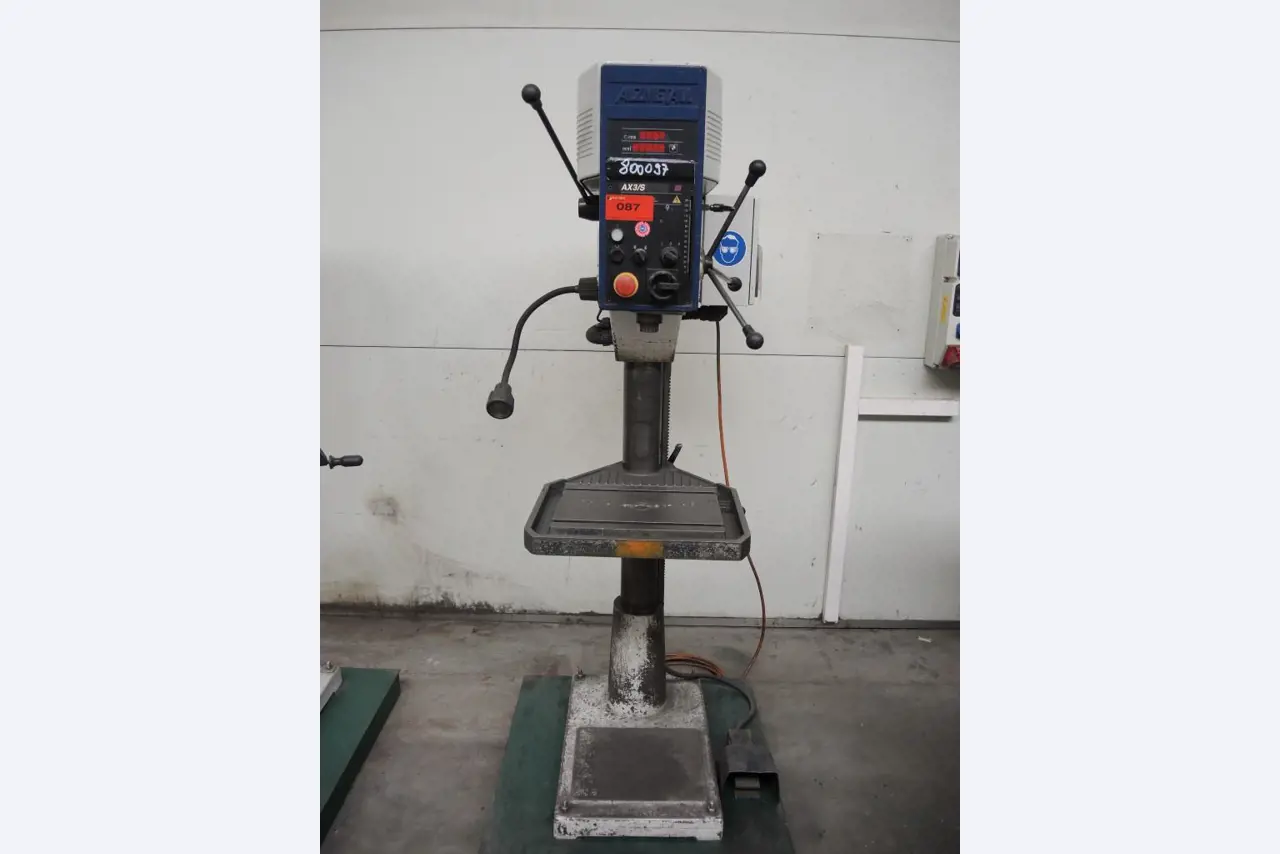 Chapas metálicas e máquinas para trabalhar metais<br><font size="2">Colaboração com Hilco Industrial Acquisitions bv</font><br><img src="/images/hil.png"><br>-2