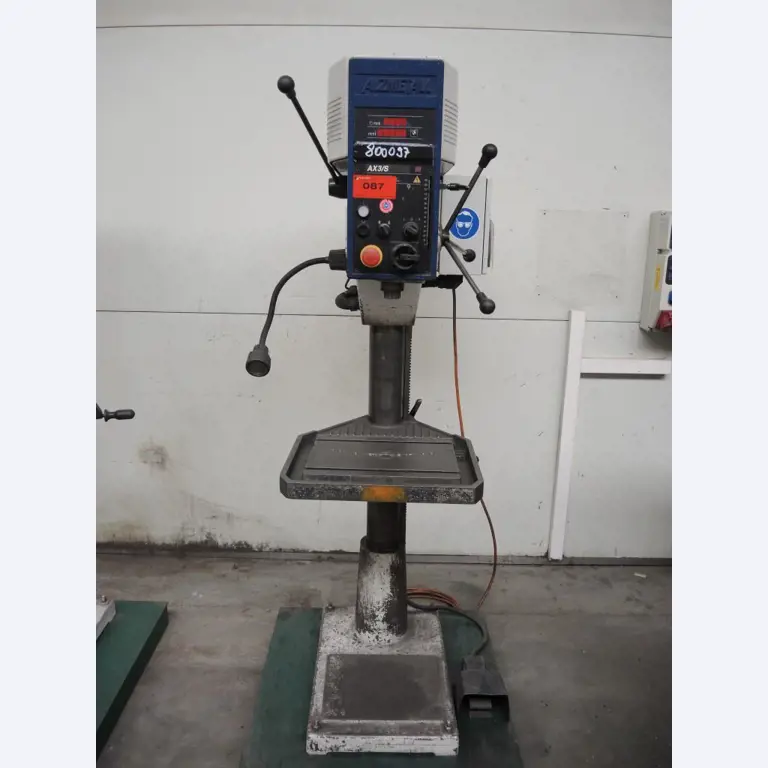 Chapas metálicas e máquinas para trabalhar metais<br><font size="2">Colaboração com Hilco Industrial Acquisitions bv</font><br><img src="/images/hil.png"><br>-2