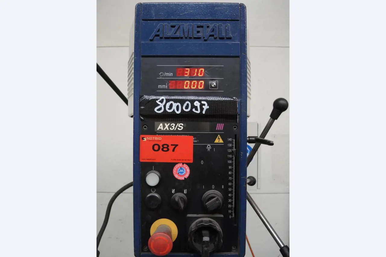 Chapas metálicas e máquinas para trabalhar metais<br><font size="2">Colaboração com Hilco Industrial Acquisitions bv</font><br><img src="/images/hil.png"><br>-4