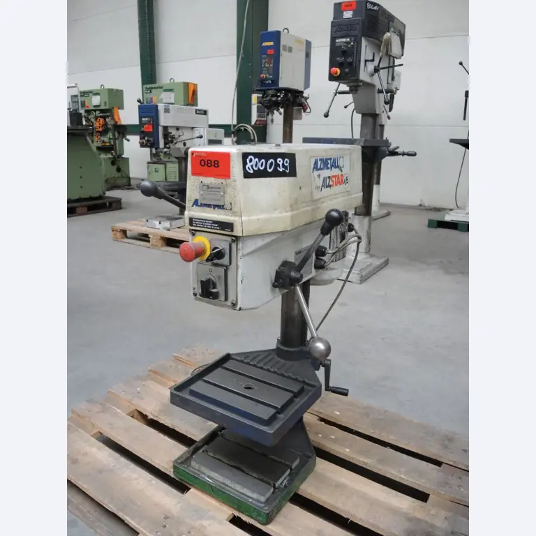 Chapas metálicas e máquinas para trabalhar metais<br><font size="2">Colaboração com Hilco Industrial Acquisitions bv</font><br><img src="/images/hil.png"><br>-1