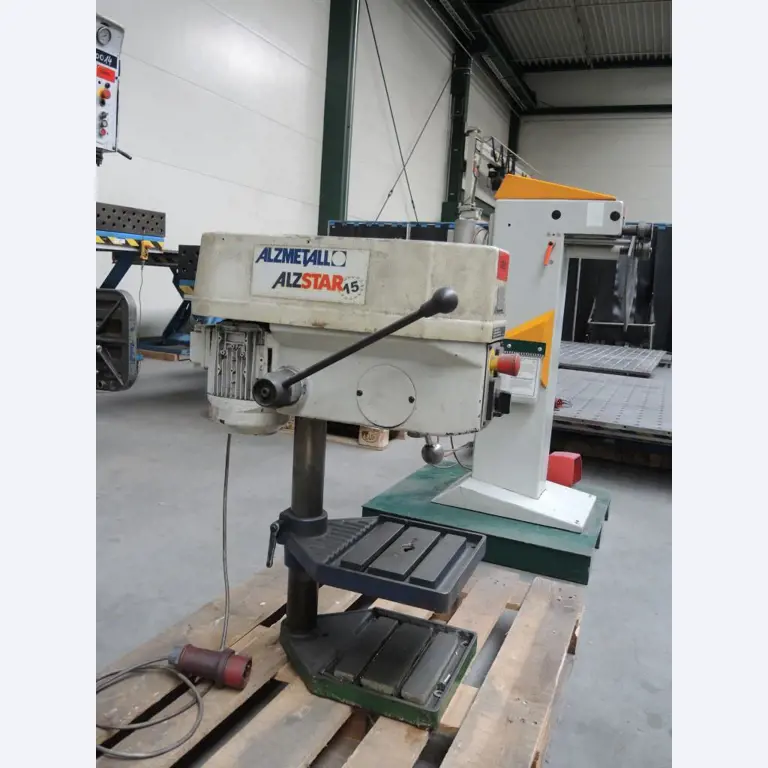 Chapas metálicas e máquinas para trabalhar metais<br><font size="2">Colaboração com Hilco Industrial Acquisitions bv</font><br><img src="/images/hil.png"><br>-3