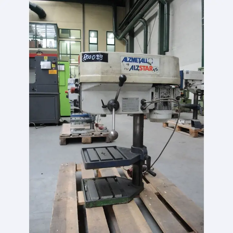 Chapas metálicas e máquinas para trabalhar metais<br><font size="2">Colaboração com Hilco Industrial Acquisitions bv</font><br><img src="/images/hil.png"><br>-4