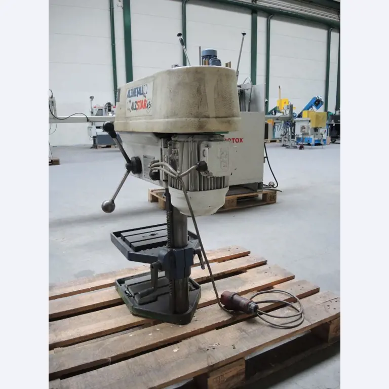 Chapas metálicas e máquinas para trabalhar metais<br><font size="2">Colaboração com Hilco Industrial Acquisitions bv</font><br><img src="/images/hil.png"><br>-5