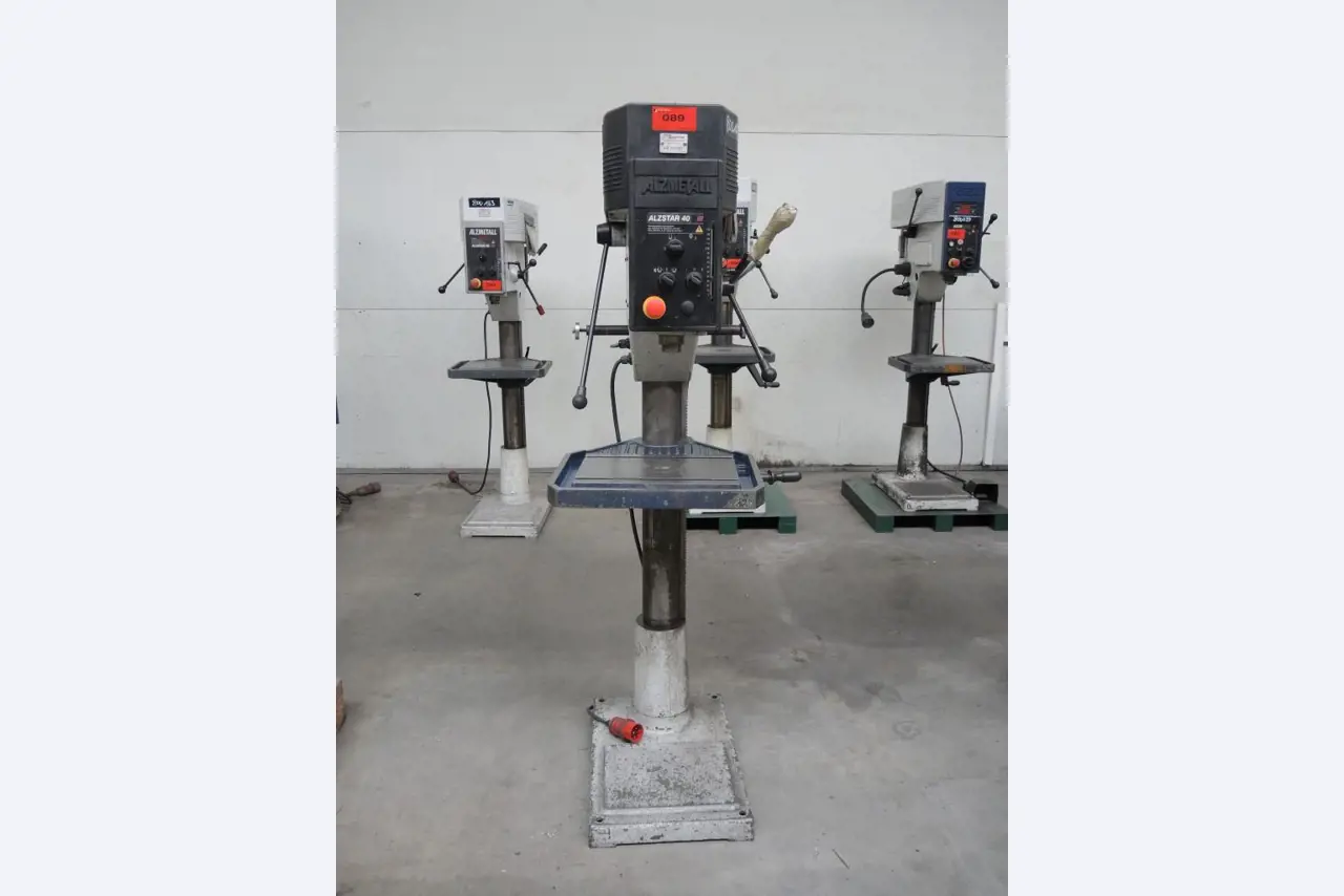 Chapas metálicas e máquinas para trabalhar metais<br><font size="2">Colaboração com Hilco Industrial Acquisitions bv</font><br><img src="/images/hil.png"><br>-2