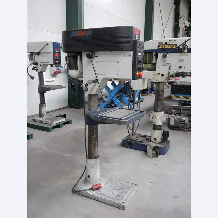 Chapas metálicas e máquinas para trabalhar metais<br><font size="2">Colaboração com Hilco Industrial Acquisitions bv</font><br><img src="/images/hil.png"><br>-3