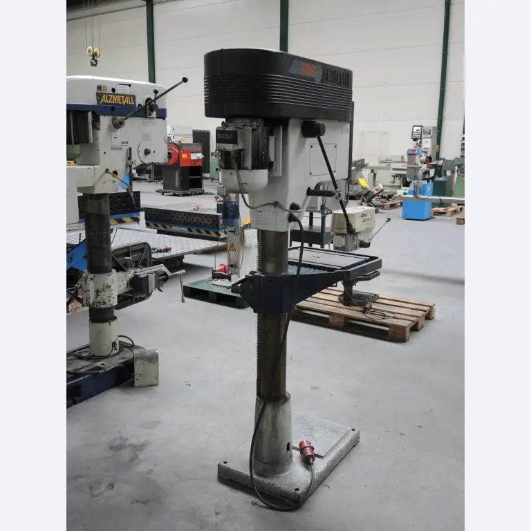 Chapas metálicas e máquinas para trabalhar metais<br><font size="2">Colaboração com Hilco Industrial Acquisitions bv</font><br><img src="/images/hil.png"><br>-4