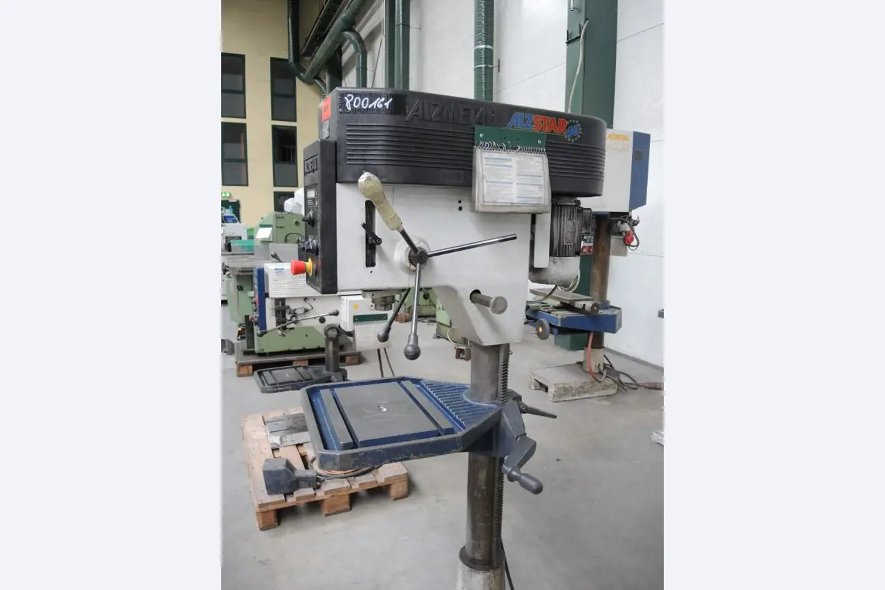 Chapas metálicas e máquinas para trabalhar metais<br><font size="2">Colaboração com Hilco Industrial Acquisitions bv</font><br><img src="/images/hil.png"><br>-5