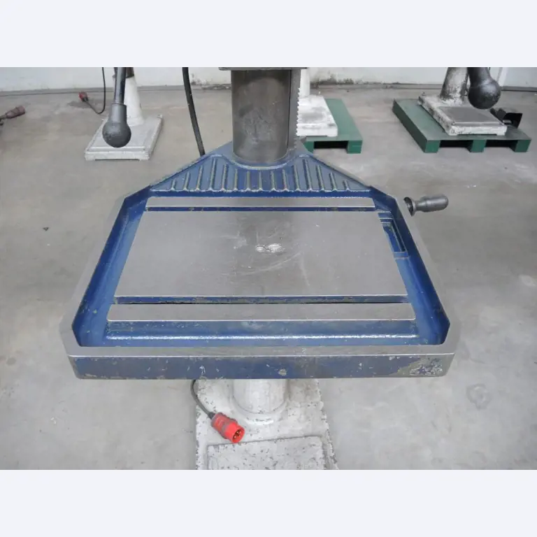 Chapas metálicas e máquinas para trabalhar metais<br><font size="2">Colaboração com Hilco Industrial Acquisitions bv</font><br><img src="/images/hil.png"><br>-6