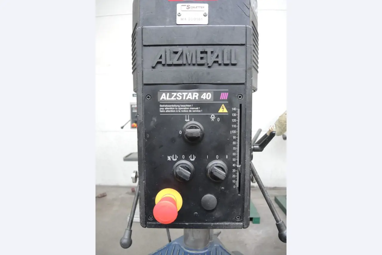 Chapas metálicas e máquinas para trabalhar metais<br><font size="2">Colaboração com Hilco Industrial Acquisitions bv</font><br><img src="/images/hil.png"><br>-7